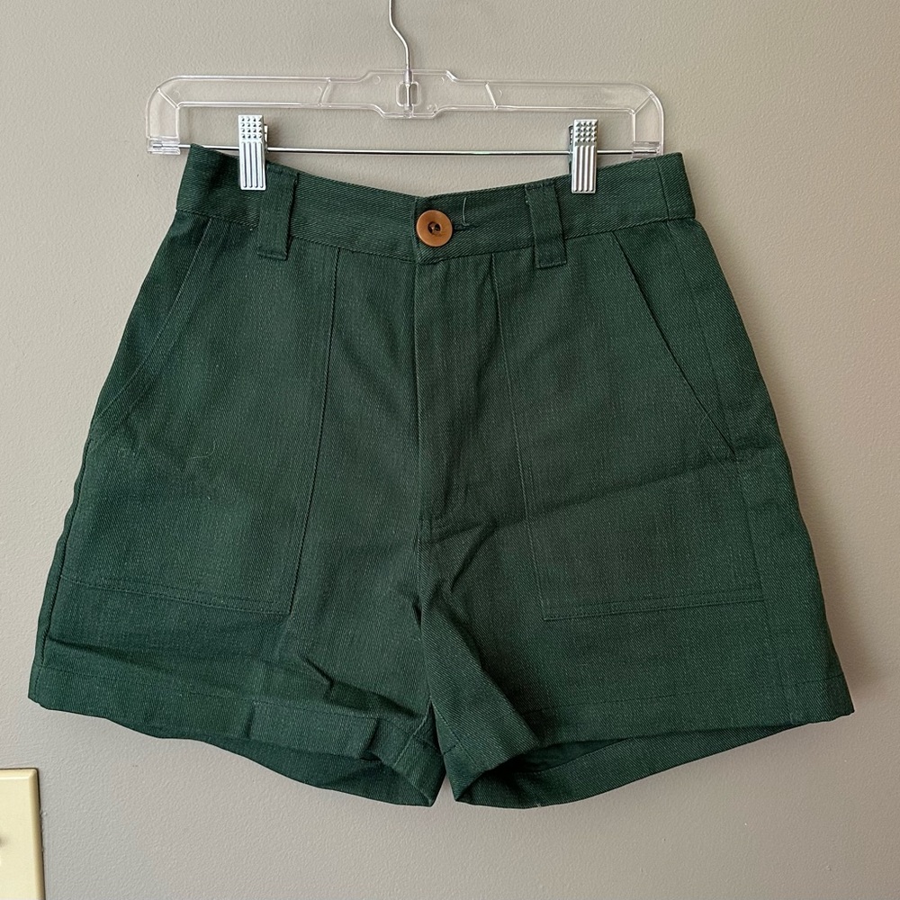 Beaton Linen utility shorts, size 6, forest green